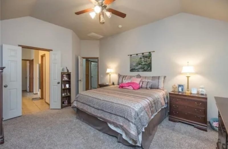 Building Photo - 121 SW 69th Ct