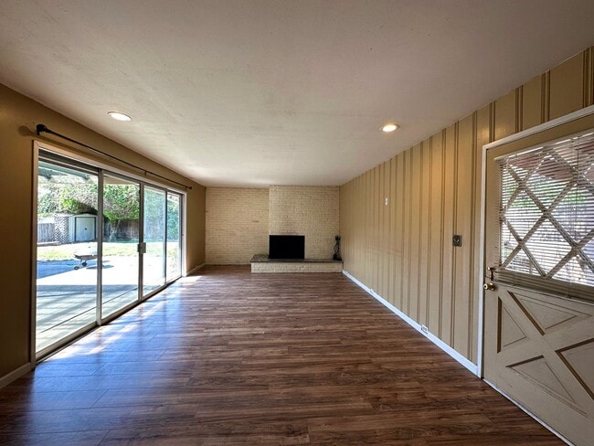 Building Photo - Cutest 3-Bedroom House with Covered Back Patio + Bonus Storage/Office!