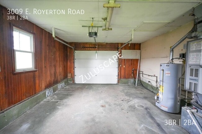 Building Photo - 3009 E Royerton Rd
