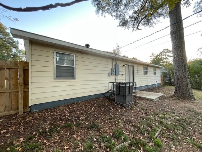 Building Photo - 7400 Debbie Dr