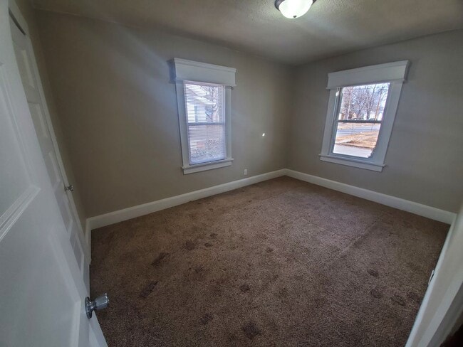 Building Photo - 2 bedroom, 1 bathroom with 1 car garage!