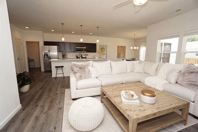 Building Photo - 2922 Poinciana Dr