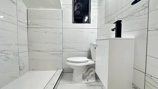 Building Photo - 320 SW 29th Rd