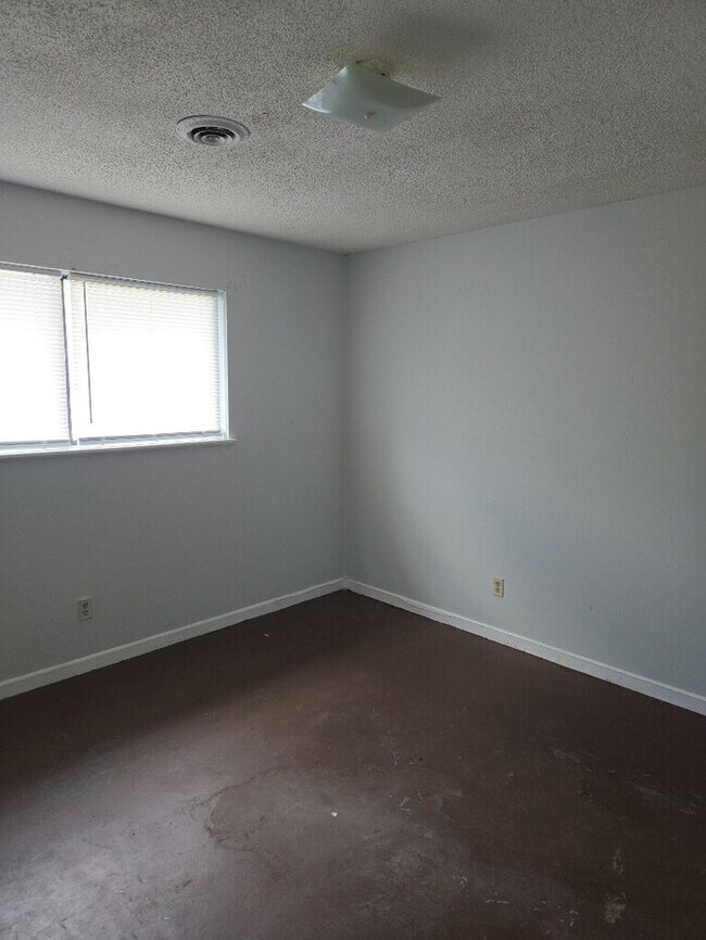Building Photo - 2 Bedroom I Bath Moore, SC