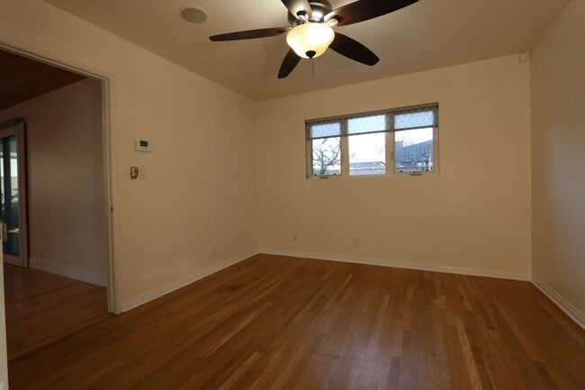 Building Photo - Comfort Meets Style in This Updated Kentwood Home