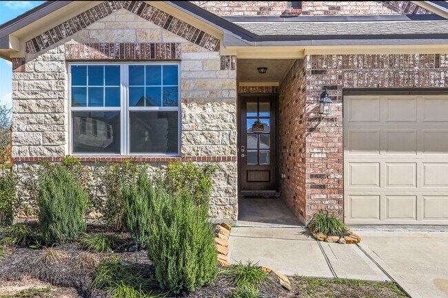 Building Photo - 2116 Sweet Bay Dr