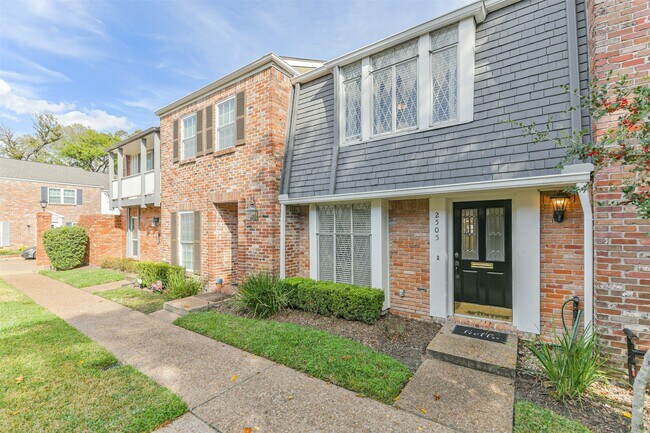 Building Photo - 2505 Watertown Mall St