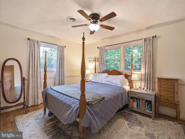 Building Photo - 560 Meadowview Cir