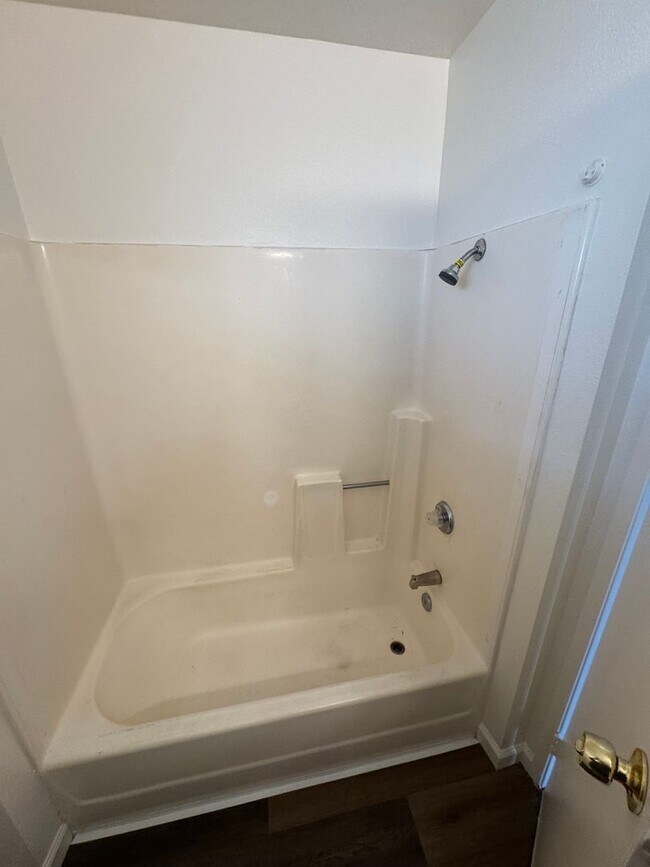 Building Photo - Oleander