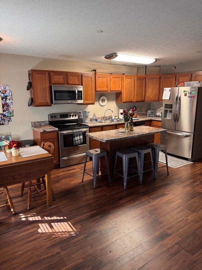 Building Photo - Herd Flats 2 bed 2.5bath