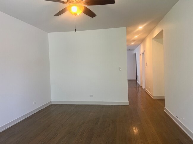 Building Photo - 7136 S Prairie Ave