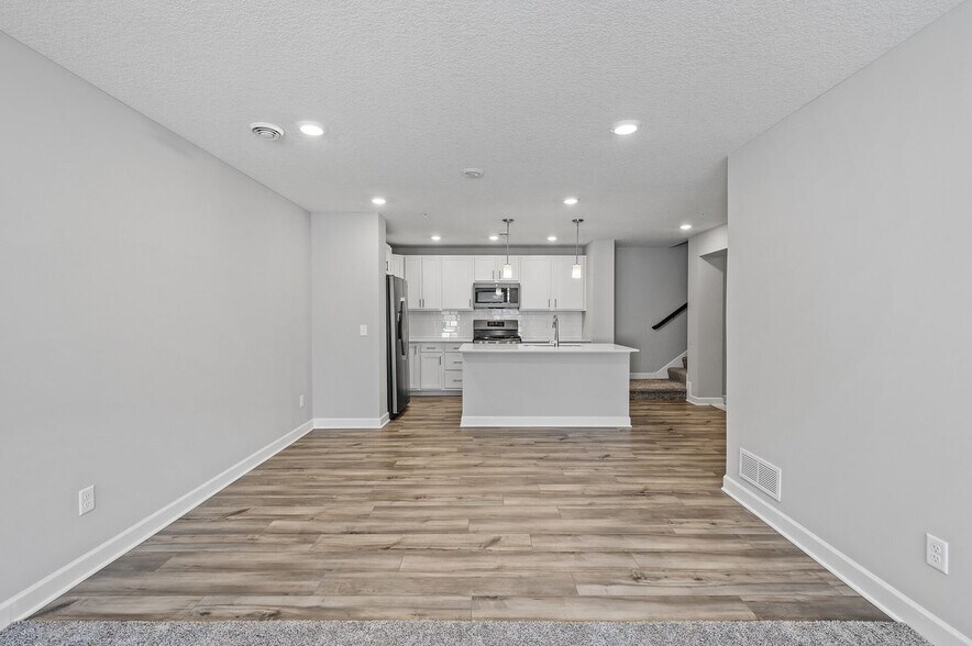 Building Photo - 15008 Ahena Curv