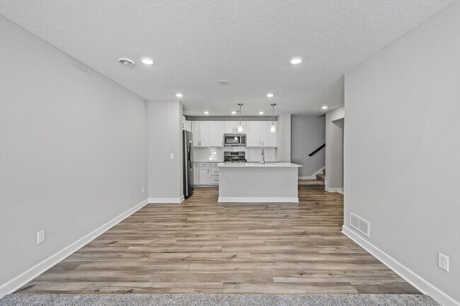Building Photo - 15008 Ahena Curv