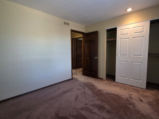 Building Photo - Single-Family Home in Near-Perfect Condition | 3-Car Garage | Covered Patio | Large Unfinished Ba...