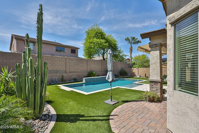Building Photo - 30870 N 125th Dr