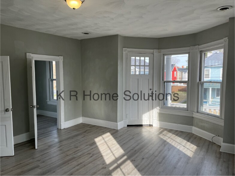 Building Photo - 246 Hatton St