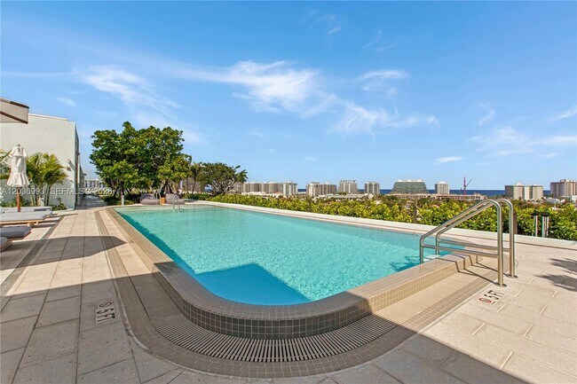 Building Photo - 9221 E Bay Harbor Dr