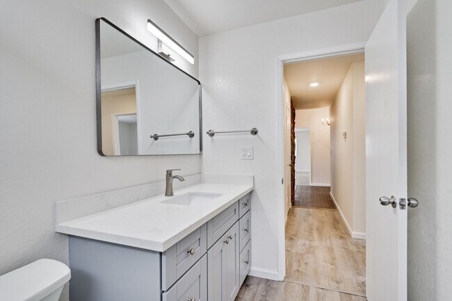 Building Photo - 3 BEDROOM 2 BATH House in Branham-Jarvis Neighborhood