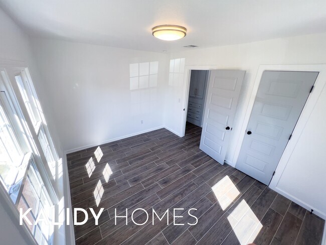 Building Photo - 3504 N Westmont St