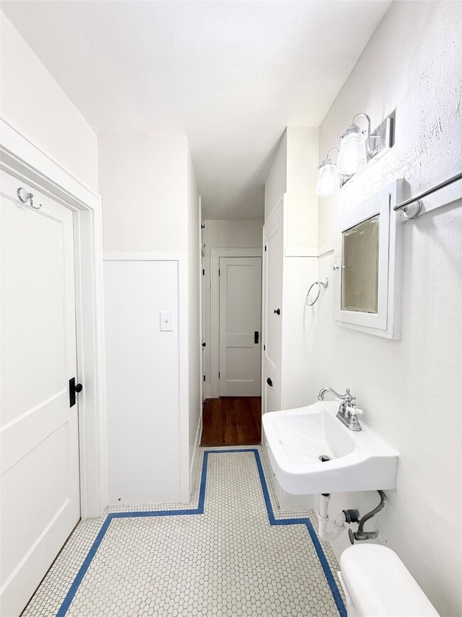 Building Photo - 1126 Berthea St