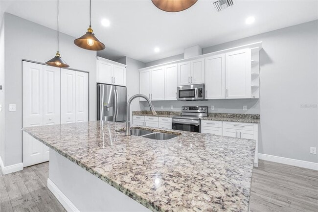 Building Photo - 1505 E North Bay St