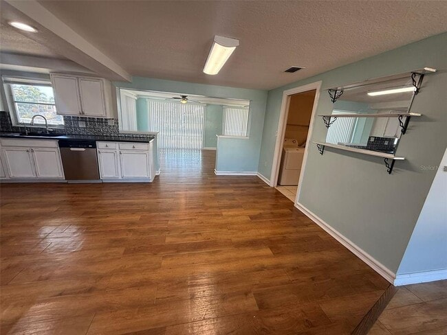 Building Photo - 121 Carlisle Ave NW