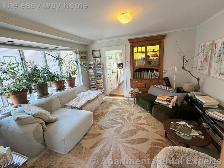 Building Photo - 138 Larch Rd