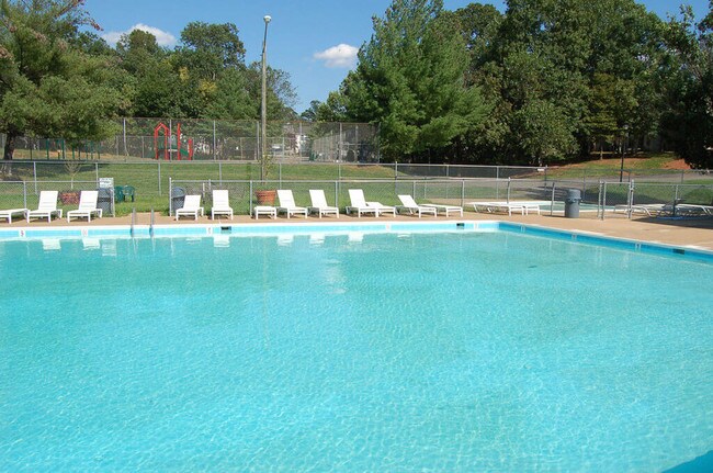 Building Photo - Brentwood Apartment Homes