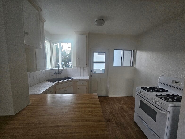 Building Photo - 3501 Ocean Front Walk