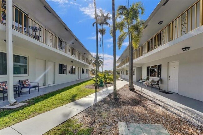 Building Photo - 1821 Middle River Dr