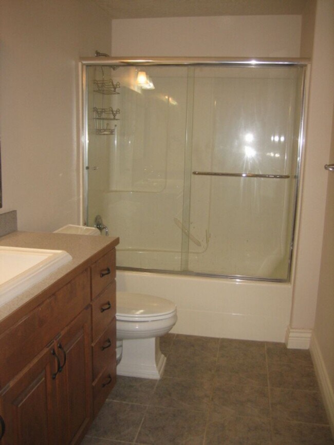 Building Photo - Country Living Close to Downtown CDA!