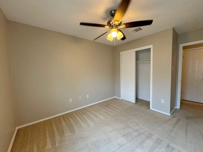 Building Photo - 126 Salado Dr