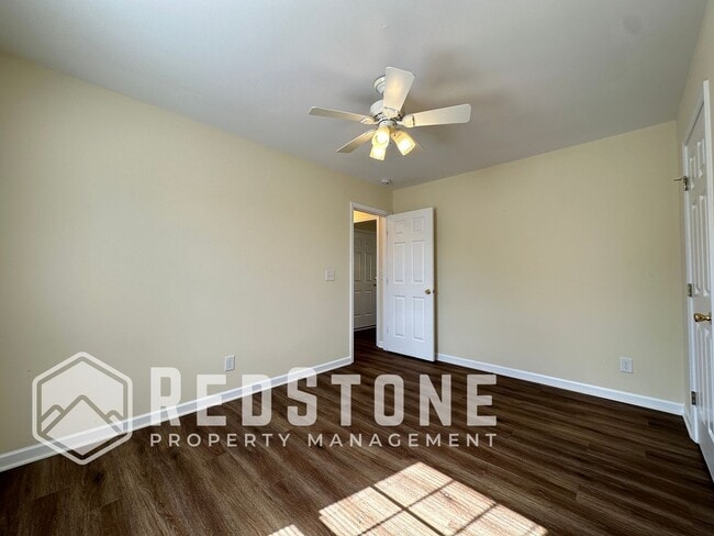 Building Photo - 812 Jennings Berry Dr