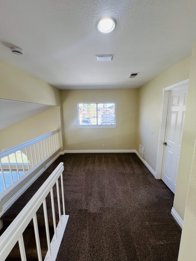 Building Photo - 25183 Parkcrest Dr