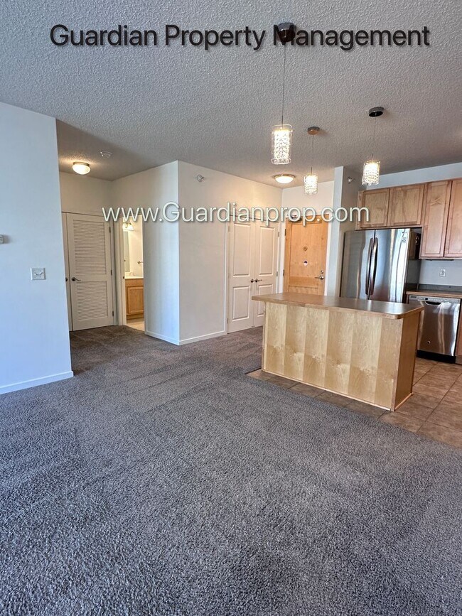 Building Photo - South East Minneapolis Condo, Garage, Dishwasher, 2nd Floor