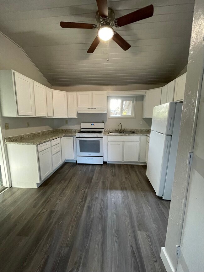 Building Photo - Barelas