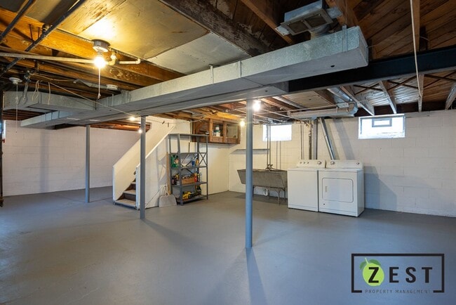 Building Photo - OPEN HOUSE- 4/9! 345PM-415PM! Amazing 3 Bedroom 1 Bathroom - $1,375.00