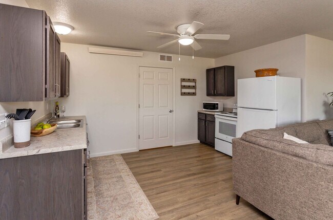 Building Photo - 3 Bedroom, Single-story Townhomes for rent...