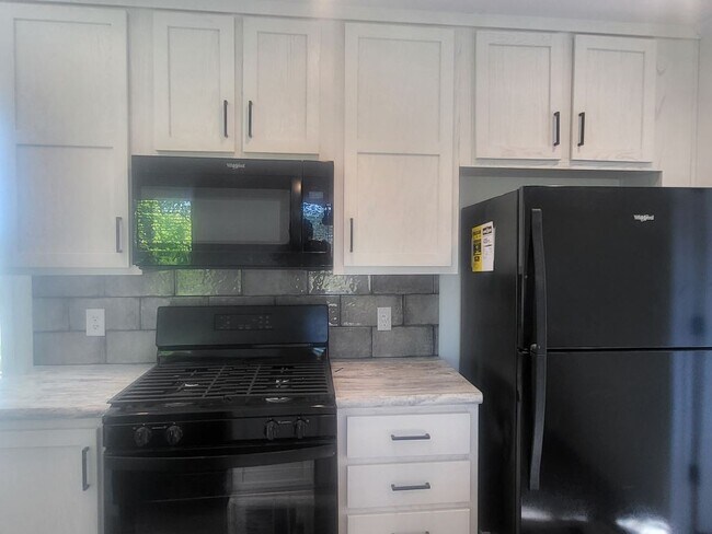 Building Photo - 45 Swan Ln