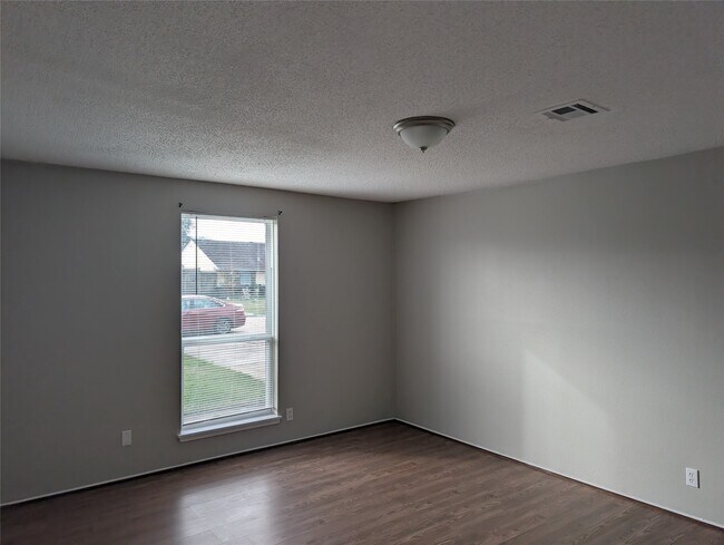 Building Photo - 4426 Brookfield Dr