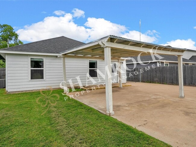 Building Photo - 1107 Primrose Dr