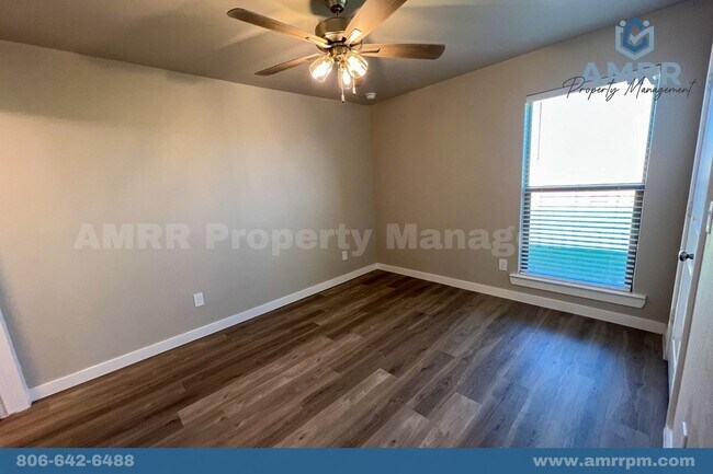 Building Photo - 3 Bedroom Townhome In Harvest Wolfforth!