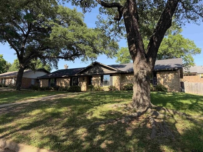 Building Photo - 3424 Glendale Dr