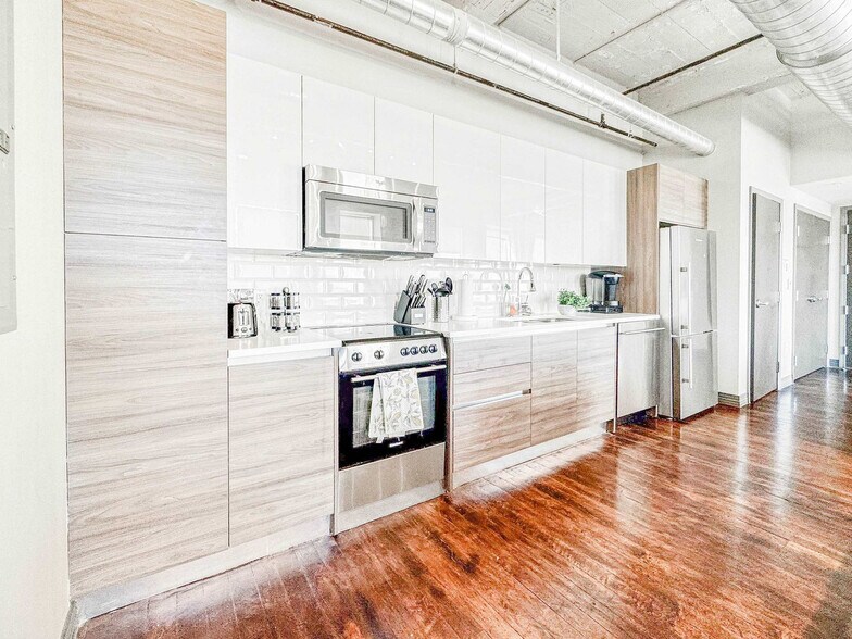 Building Photo - 555 Evergreen St