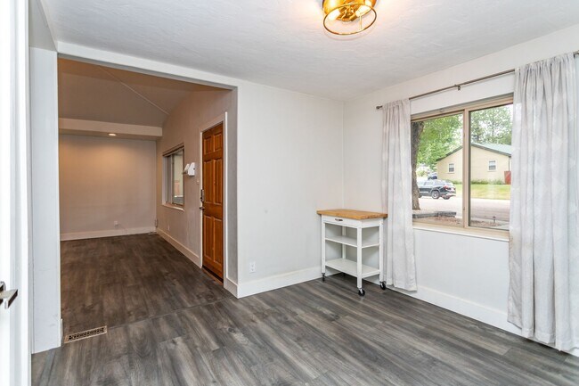 Building Photo - Beautiful 2-Bedroom, 2-Bath Home in Desirable Southwest Colorado Springs!
