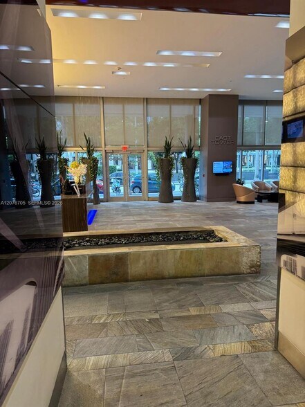 Building Photo - 500 Brickell Ave