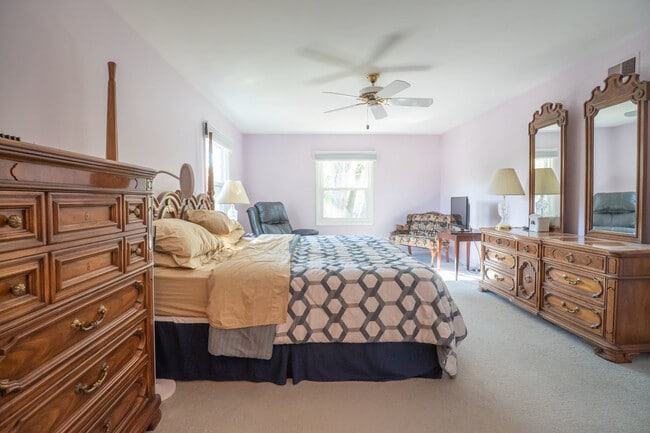 Building Photo - 3501 Saratoga Ave