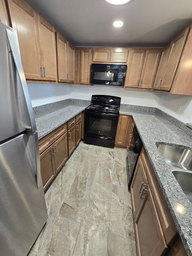 Building Photo - Beautifully renovated TWO-bedroom Condo on third floor with charm.