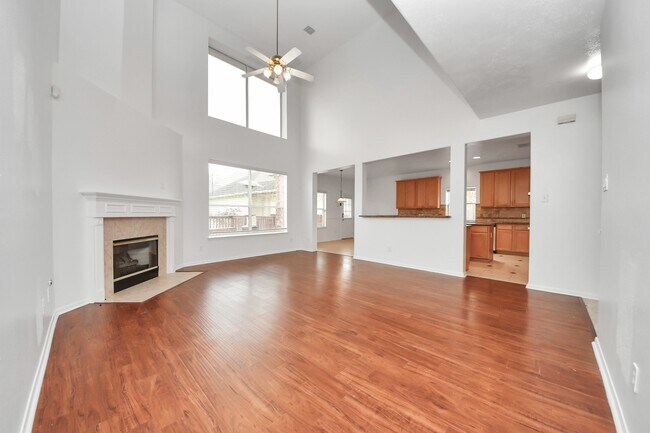 Building Photo - 1605 Spring Glen Ln