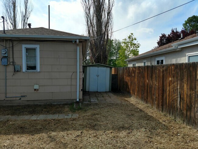 Building Photo - 2610 Azalea St